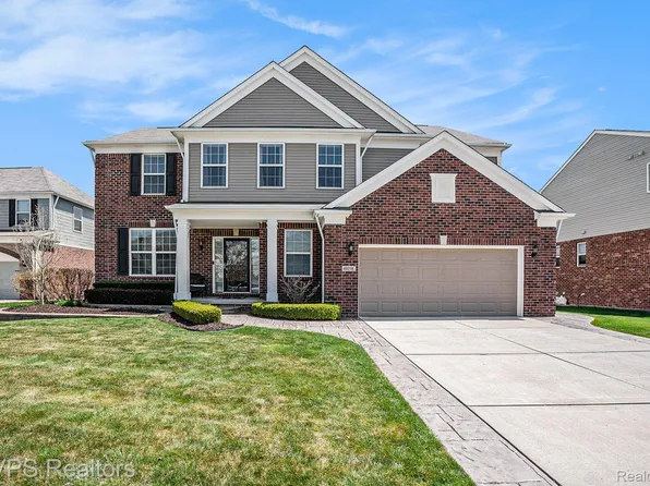 49218 Camarosa Ln, Macomb, MI 48044