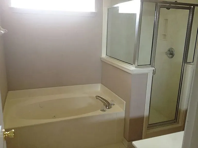 1201 Breezy Valley Dr — Photo 12