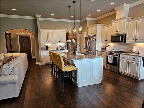 3rd image of 140 Dogwood Dr