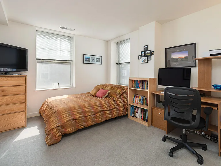 5330 Pershing Ave #502 — Photo 9