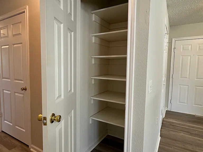 2542 Wilhurt Ave — Photo 6