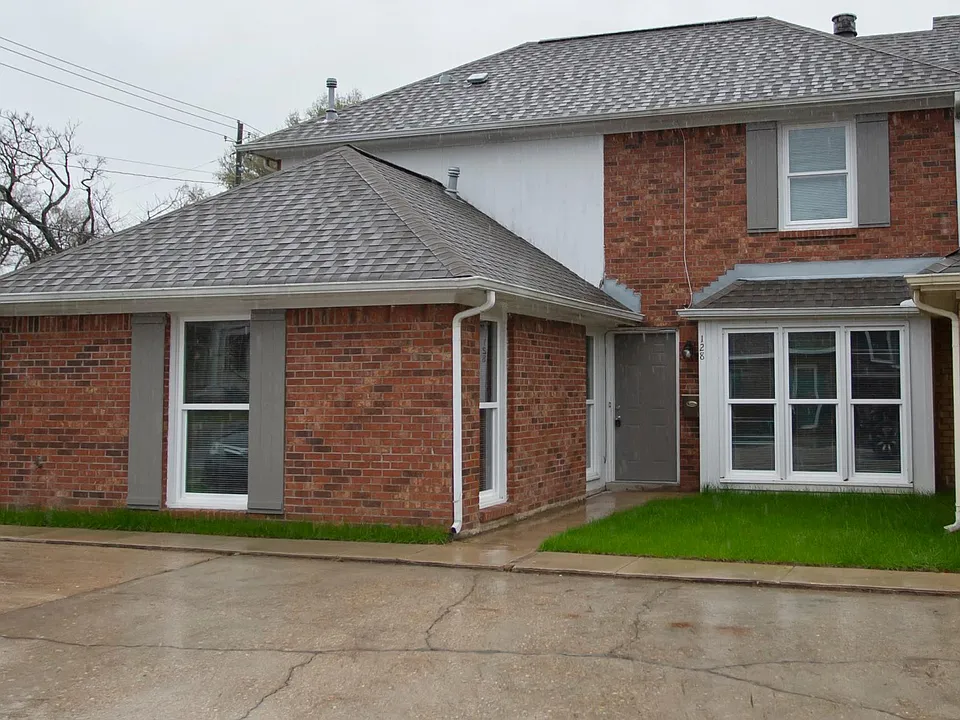 128 Oak Creek Cir
