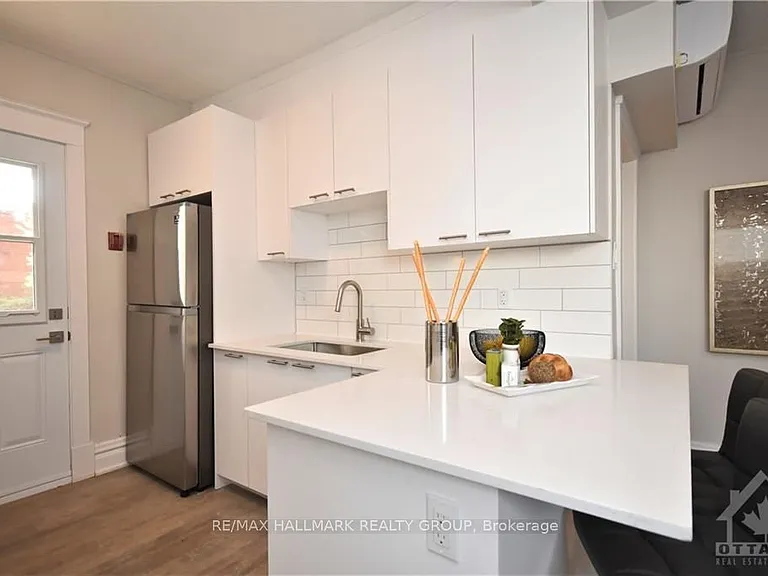 375 Mackay St #3 — Photo 9