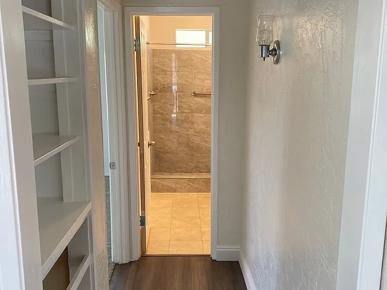 451 N Martin St — Photo 9