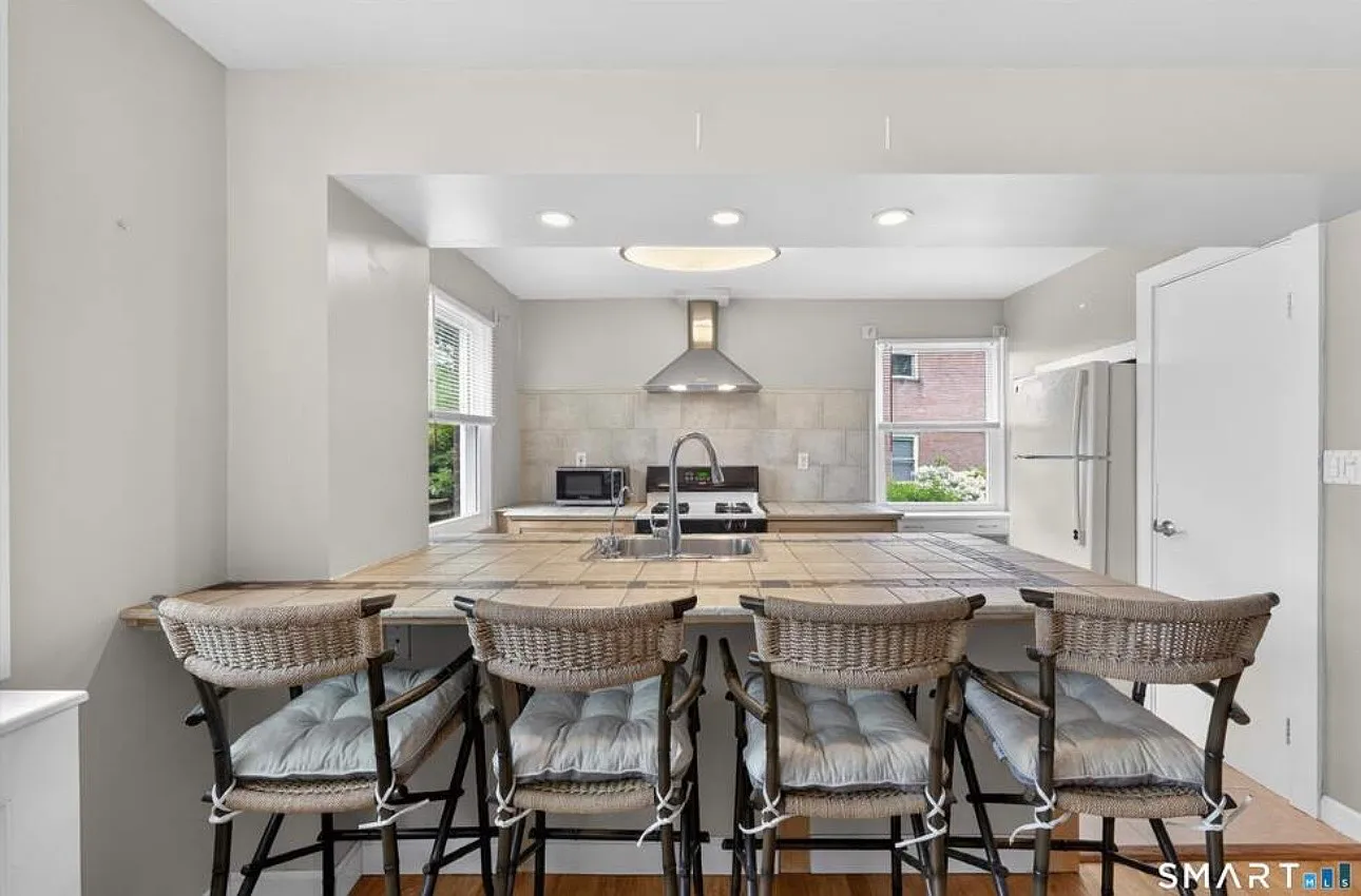 1 bed, 575 sqft, $2,300 — Photo 2