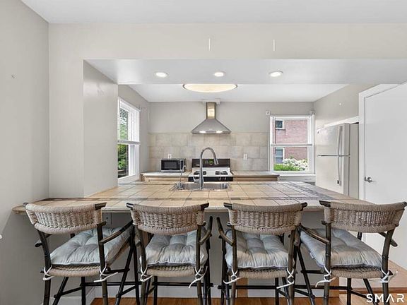 2nd image of 190 Seaton Rd APT 1