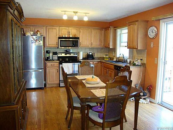 3rd image of 4319 Manor Ln