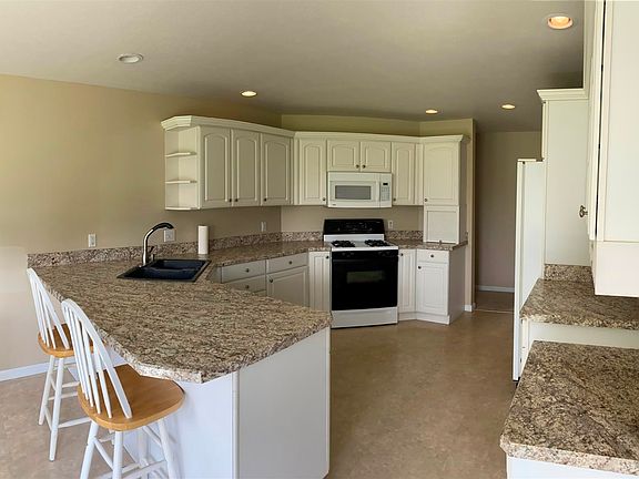 5th image of 21935 Shirley Dr