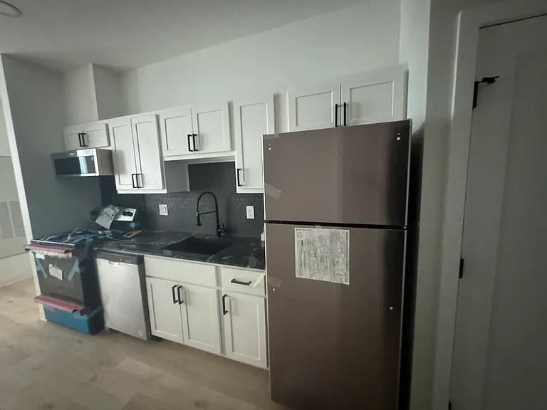 446 James St #11 — Photo 4