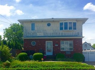 1059 Phoebe St, Franklin Square, NY 11010