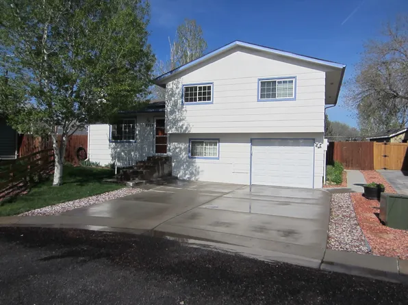 8332 Peak View Dr, Fort Collins, CO 80528
