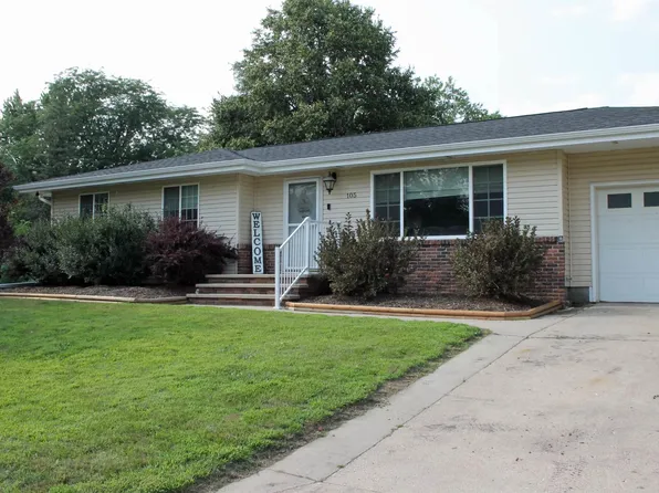 105 8th Pkwy SE, Waverly, IA 50677