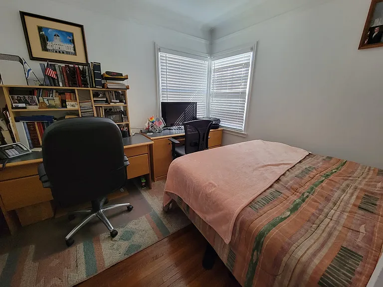 2452 Colby Ave — Photo 8