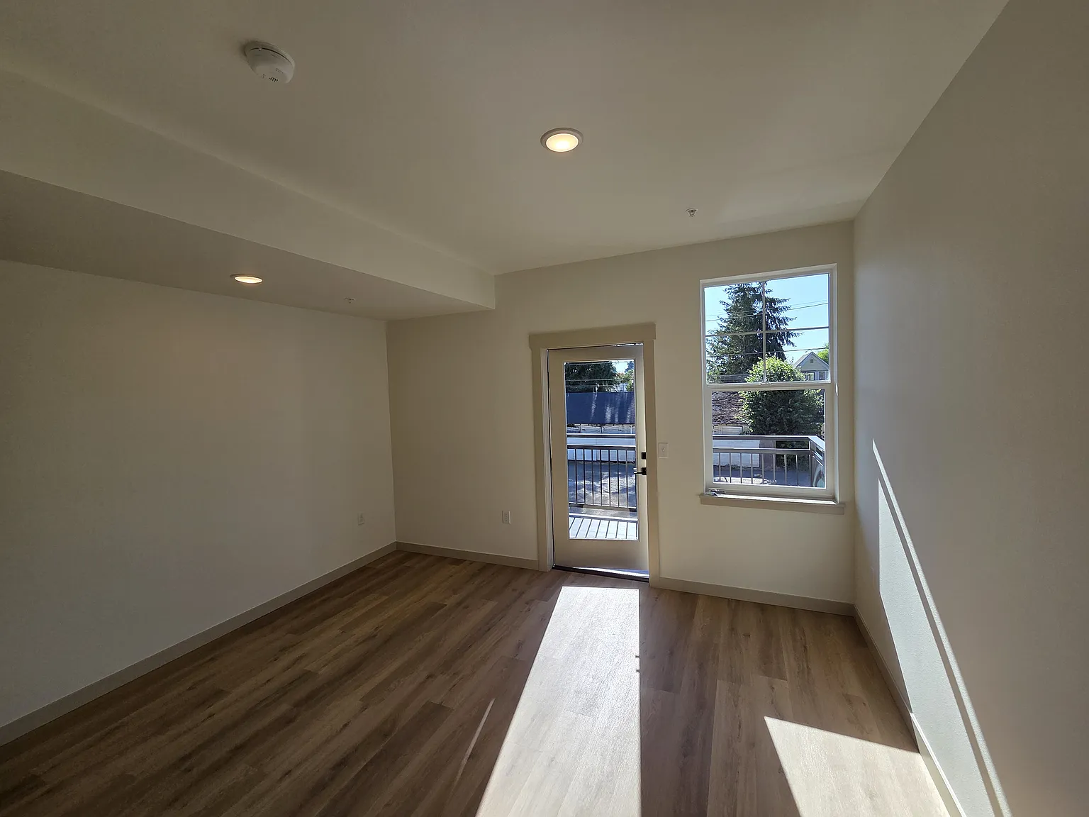 Hill's Town Apartments — Photo 2