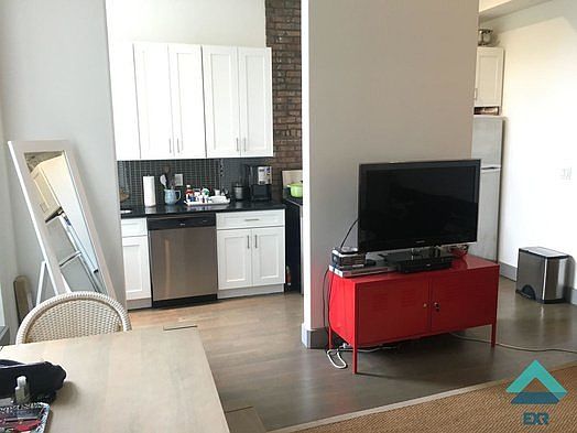 3rd image of 200 Columbia St #4R
