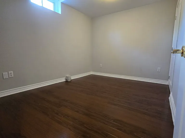 25 Pilkington Cres #BASEMENT — Photo 6