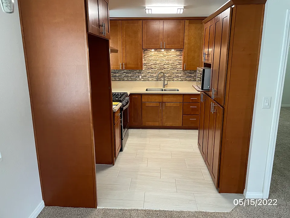 2315 Rockefeller Ln #G