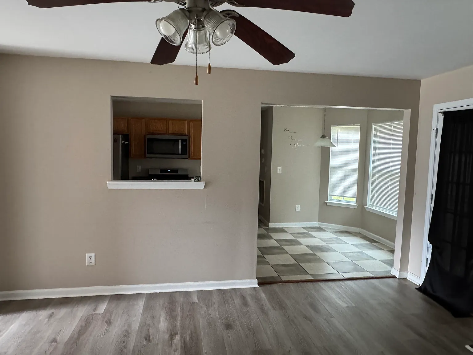 4 bed, 2.5 bath, 2026 sqft, $1,800 — Photo 3