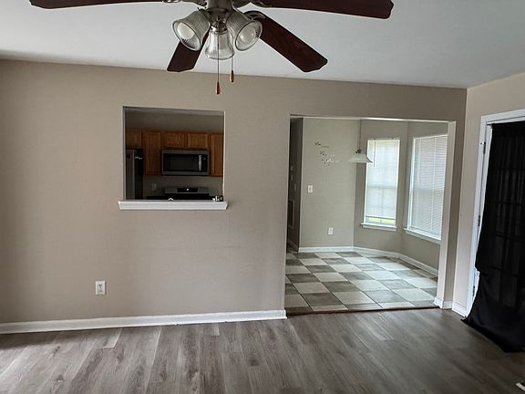 3rd image of 1110 Oak Hollow Ln