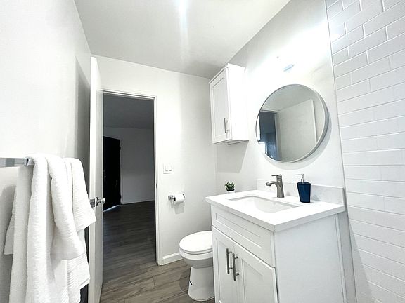4th image of 4006 Ingraham St #3