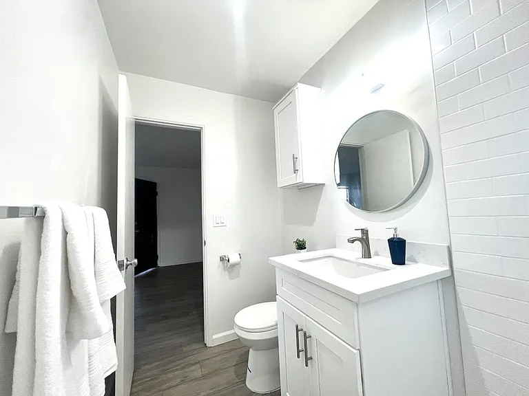 4006 Ingraham St #3 — Photo 4