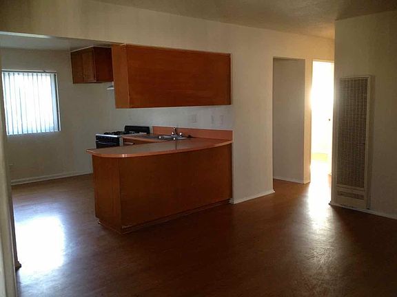 3rd image of 9128 Palm St APT 14