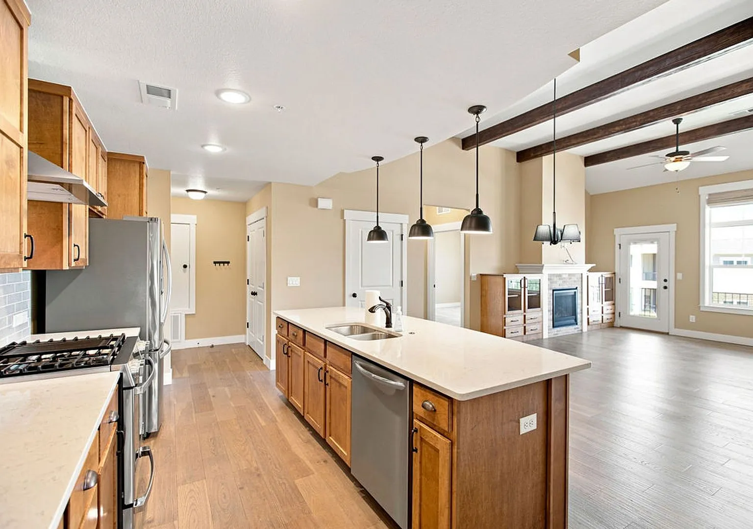 Pristine 2 bedroom plus office - Flats at Centerra — Photo 4