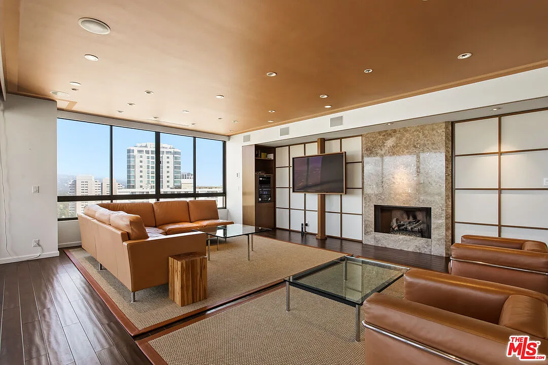 10430 Wilshire Blvd — Photo 4