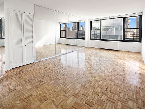 4th image of 117 E 57th St APT 23G