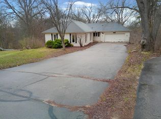 8046 Harvest Hill Dr, Roscoe, IL 61073