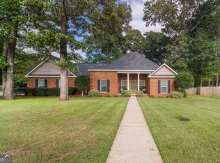 301 Hunts Landing Dr, Kathleen, GA 31047