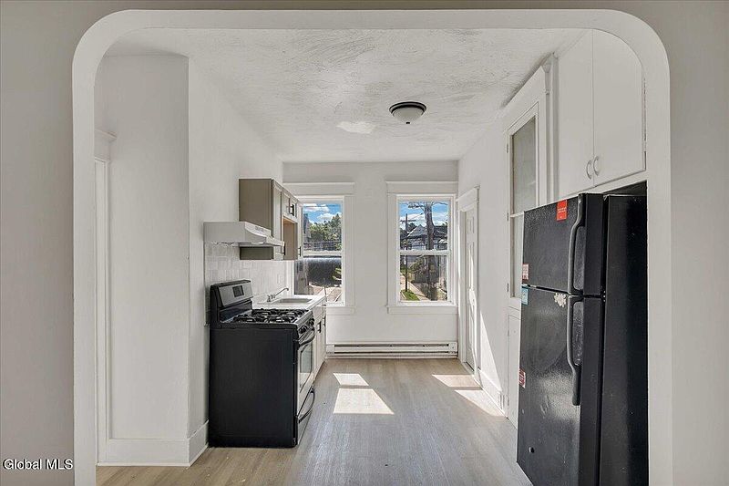 4th image of 1697 Van Vranken Avenue
