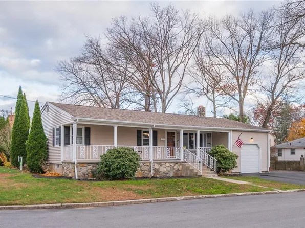 2 Ash Ln, North Providence, RI 02911