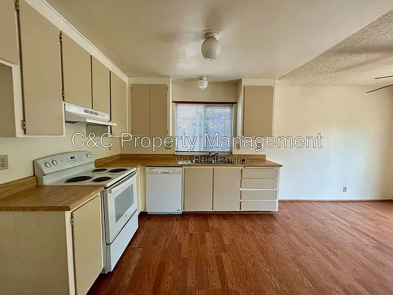 258 Yellowstone Dr — Photo 3