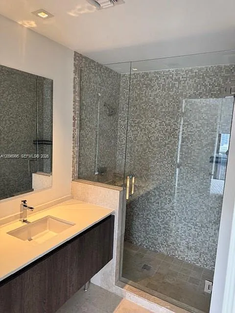 Reach Condo — Photo 3
