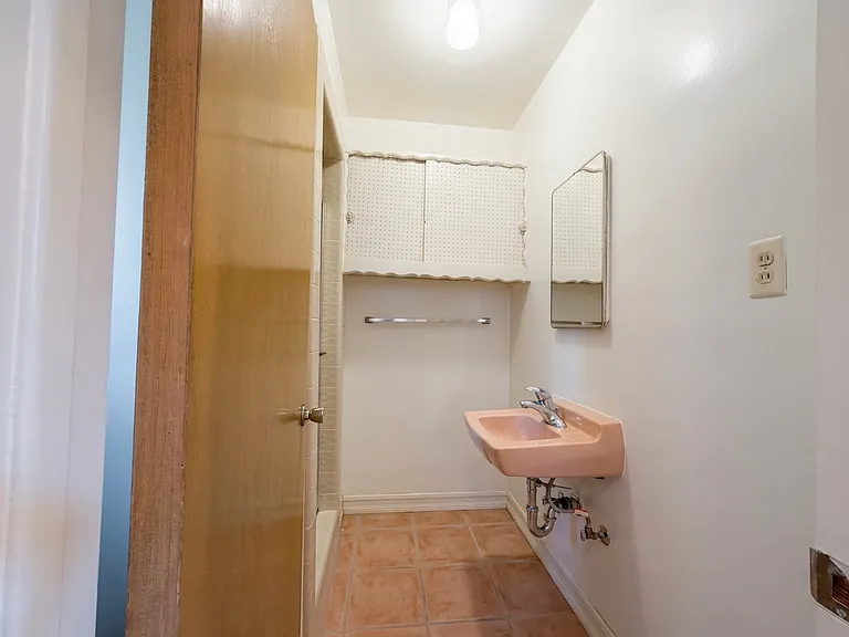 962 N Calmgrove Ave — Photo 16