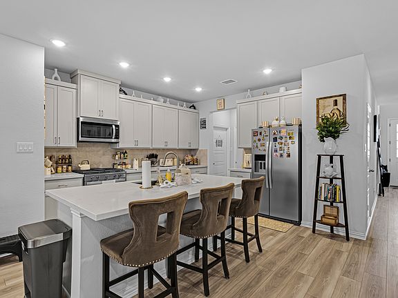 3rd image of 1116 Redcoat Dr