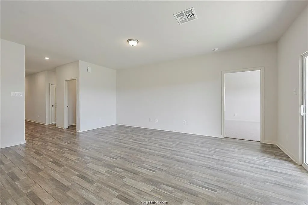 Building Photo - 5521 Fox Bluff Dr