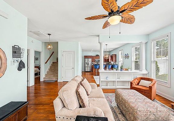 5th image of 615 Rotunda St