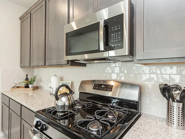 1915 Meadow Trail Dr — Photo 12