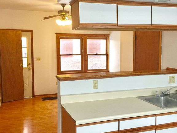 4th image of 418 N River St APT 2