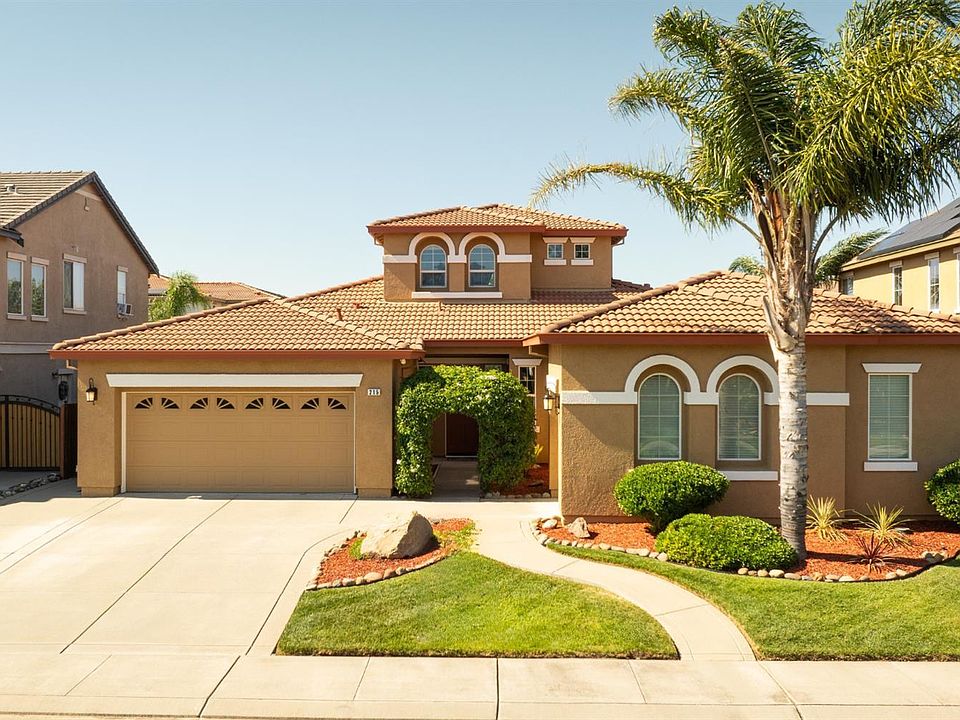 1st image of 215 Brighton Circle