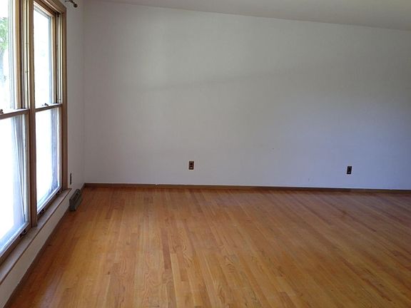 5th image of 13850 Evan Aire Dr