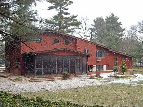 Rear, w/24' screenporch