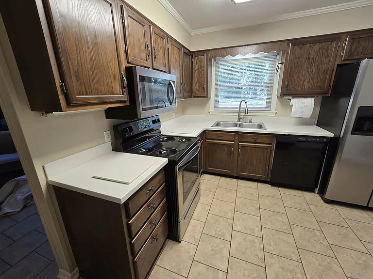 310 Susan Ln — Photo 18