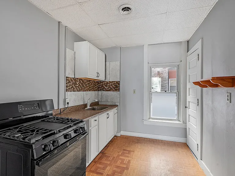 315 N Salina St — Photo 5