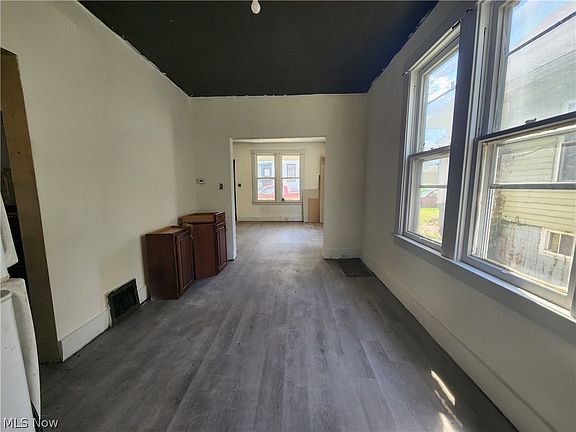5th image of 1109 Hillary Sq