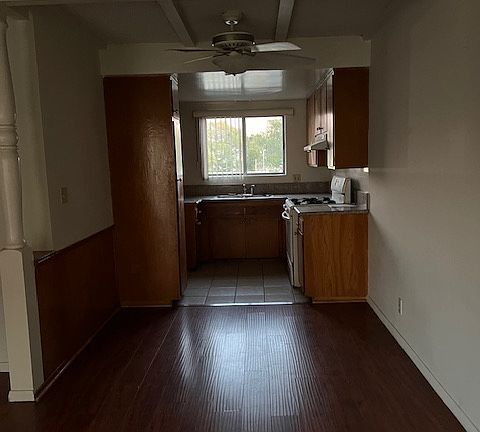 4th image of 328 E Chestnut St APT 7