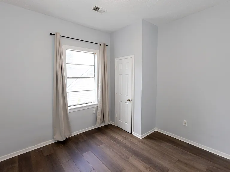993 Oakview St #202 — Photo 11