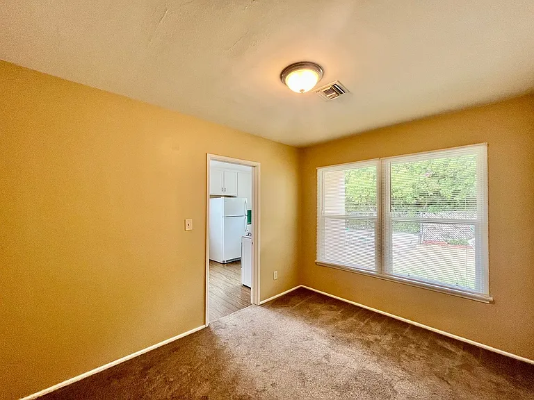 1828 Rowan St — Photo 13
